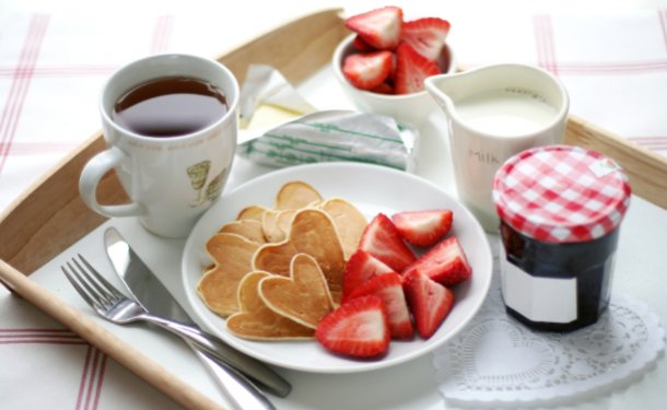 День Валентина 2019: идеи, как превратить обычный завтрак в романтический (ФОТО) - «СЕМЬЯ»