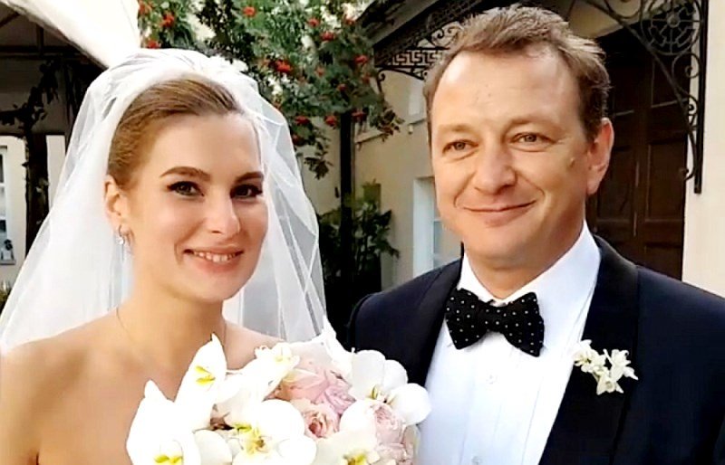 Стыдно в этом жить: третья жена Марата Башарова подает на развод - «Домашние Питомцы»