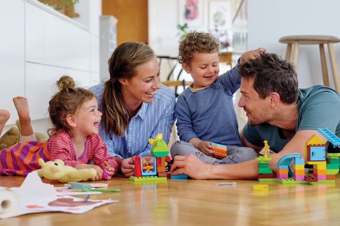 Чому діти, з якими граються батьки — щасливіші та успішніші. Дослідження компанії LEGO® - «Семейные отношения»