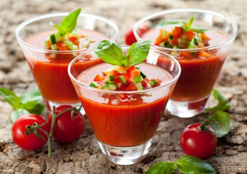 Холодный томатный суп гаспачо: готовим по рецепту супруга Тутты Ларсен - «Я и Кухня»