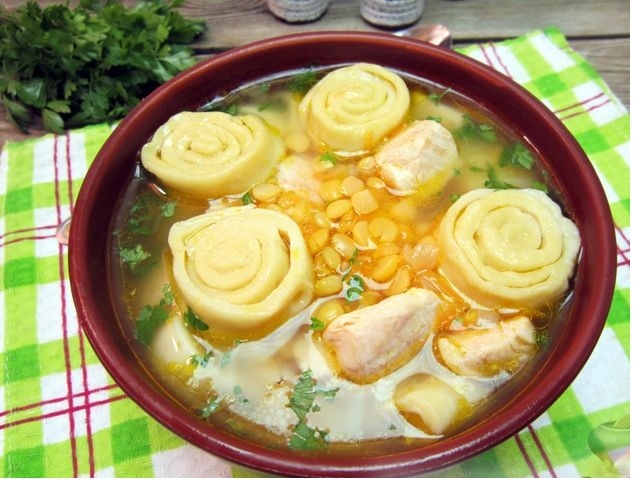 Гороховый суп с чесночными рулетиками - «Первое блюдо»