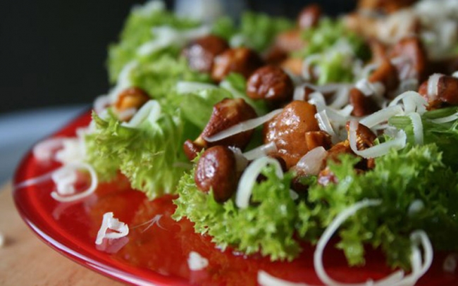 Вкусный и сытный салат из грибов-лисичек - «Закуски»