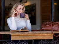 Белые ботинки и идеальный тренч: 10 вещей, которые блогеры советуют купить на Алиэкспрессе - «Я и Мода»