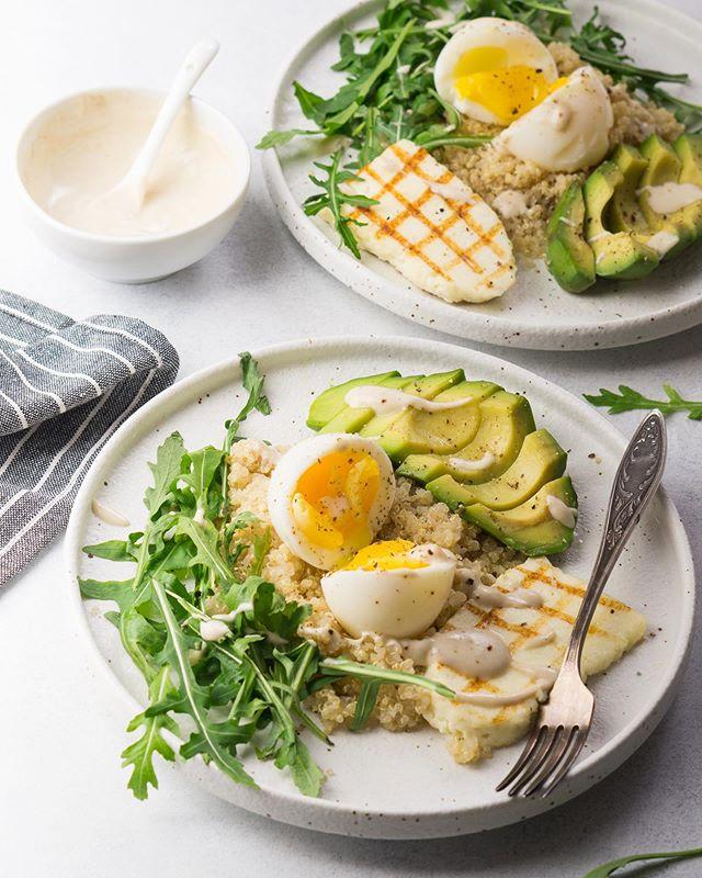 Завтрак в тренде: салат с киноа, яйцом и авокадо - «Я и Кухня»