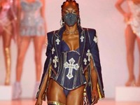 Против вирусов: в моду вошли защитные маски со стразами - «Я и Мода»
