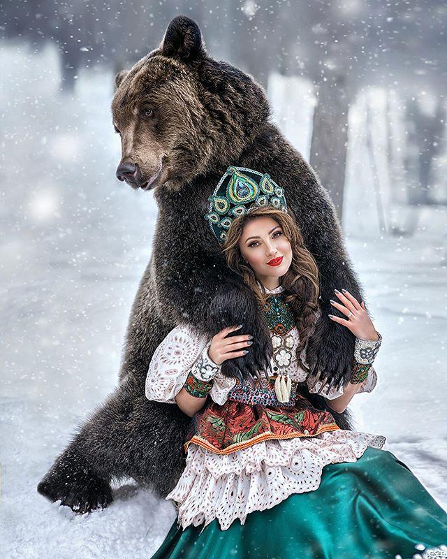 Какая смелость! Анастасия Макеева поздравила мужчин с праздником видеороликом с огромным медведем - «Я и Отдых»