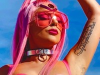 Инопланетянка с розовыми волосами: Леди Гага снялась в новом клипе - «Я как Звезда»