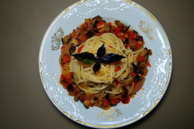 Спагетти с баклажанами и помидорами - «Второе блюдо»
