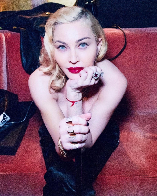 Великий и ужасный! Мадонна порассуждала о коронавирусе, сидя в ванной с лепесткам роз - «Я и Отдых»