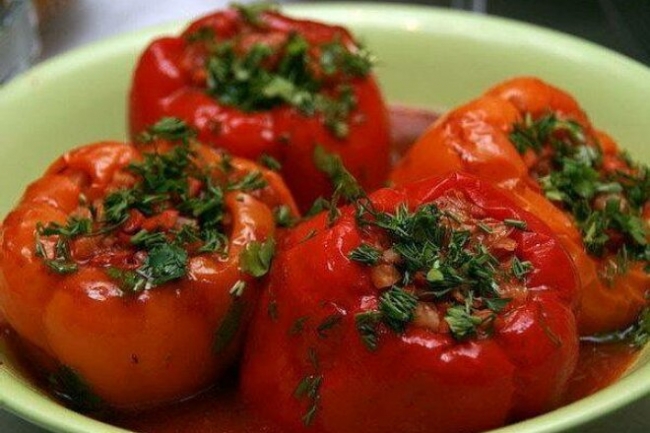 Перцы фаршированные овощами и рисом в томатном соке - «Второе блюдо»