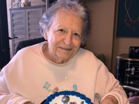 88-летняя бабушка показала, как прошел ее день рождения в одиночестве, и растрогала сеть - «Про жизнь»