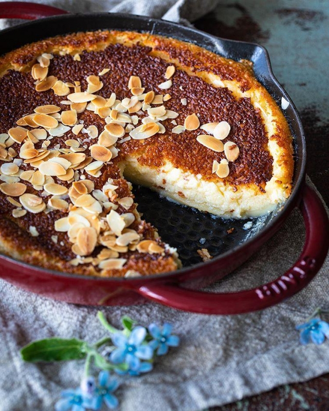 Волшебный пирог с кокосовой стружкой и миндальными лепестками: простой рецепт отличного десерта - «Я и Отдых»