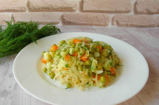 Картофельный салат с горошком и квашеной капустой - «Закуски»