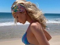 Модель Victoria’s Secret поделилась пляжным фото в бикини - «Я как Звезда»