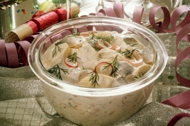 Салат со стручковой фасолью и скумбрией - «Закуски»