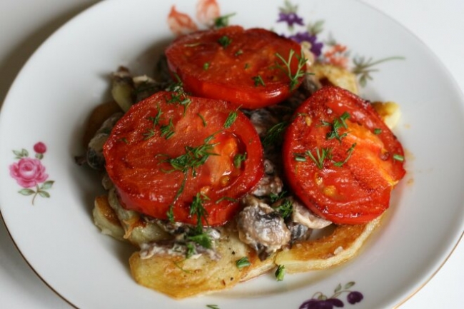Жареные кабачки с помидорами и белыми грибами - «Второе блюдо»