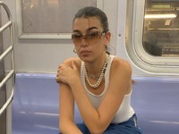 19-летняя дочь Ивана Урганта устроила фотосессию в метро - «Я как Звезда»