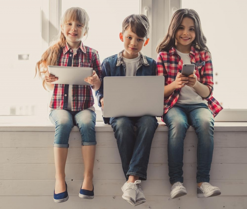 Лагерь в мониторе, кружок в планшете: чем занять ребенка летом в онлайне - «Я и Дети»