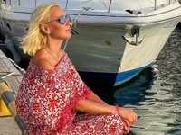 Лера Кудрявцева обнажила плечи в ярком летнем платье - «Я как Звезда»