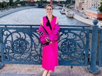 Наталья Подольская вышла на прогулку в розовом тотал-луке - «Я как Звезда»