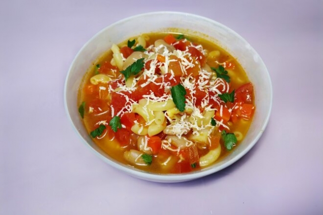 Суп с макаронами, консервированной фасолью и помидорами - «Первое блюдо»