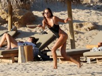 Изабель Гулар блеснула безупречной фигурой на пляже в Греции - «Я как Звезда»