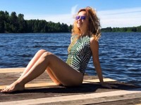 44-летняя Елена Захарова показала фигуру в купальнике - «Я как Звезда»