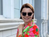 Молодая жена Петросяна прогулялась по Москве в ярком наряде - «Я как Звезда»