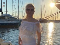 58-летняя жена Малинина в прозрачном платье принимает комплименты - «Я как Звезда»