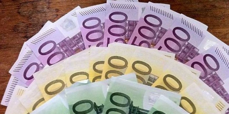 Прячьте евро под подушку - «Бизнес»