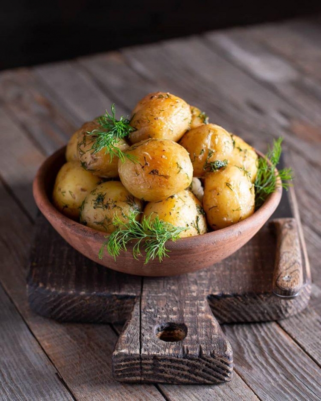 Универсальный гарнир: как вкусно приготовить молодой картофель - «Я и Кухня»