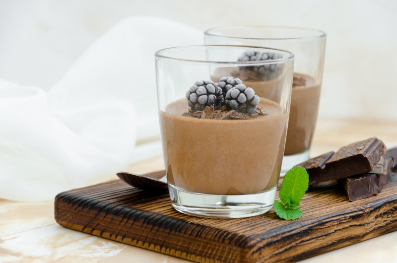 Классический десерт с новым вкусом: порадуйте близких шоколадной панна коттой - «Я и Кухня»