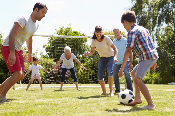 Как привить детям любовь к спорту: активная семья от А до Я