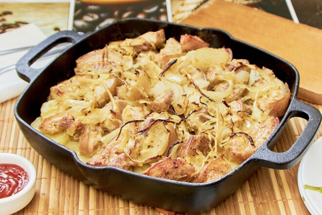 Картофель с грудинкой и луком в духовке - «Блюда из мяса»