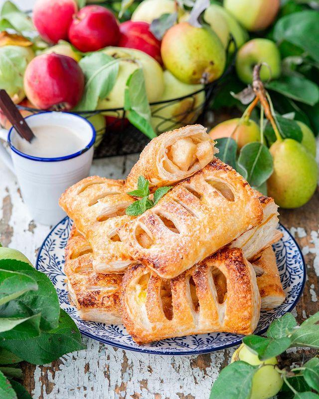 По-быстрому! Готовим пирожки с яблоками и грушами - «Я и Кухня»