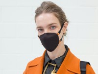 Шелковая, с корги и от Водяновой: где купить защитные маски - «Я и Мода»