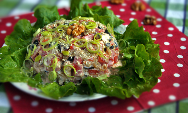 Салат из баклажанов с чесноком и орехами - «Закуски»
